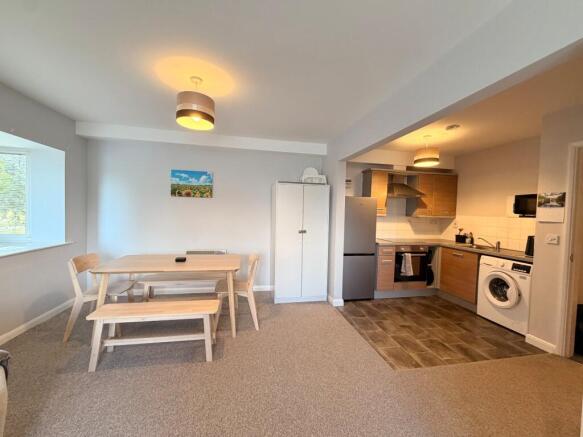 2 bed Flat to rent Image 4