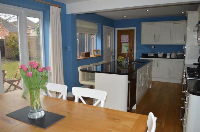 LIVING KITCHEN