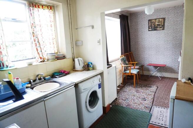 KITCHEN/DINING RO...