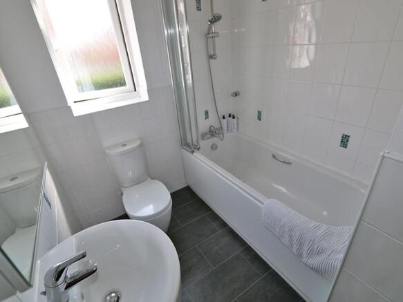 4 bed Detached for sale Image 11