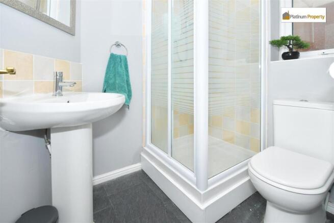 EN-SUITE SHOWER ROOM