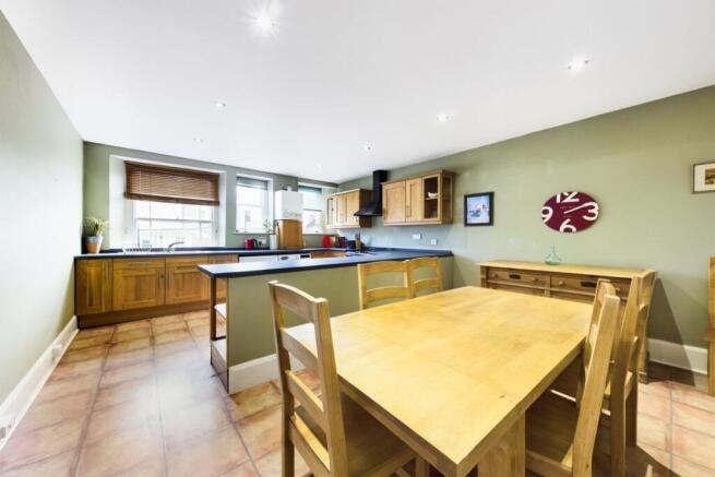 Kitchen / Dining Roo