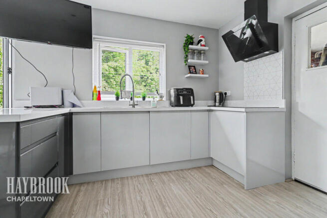 4 bed Semi-Detached for sale Image 6
