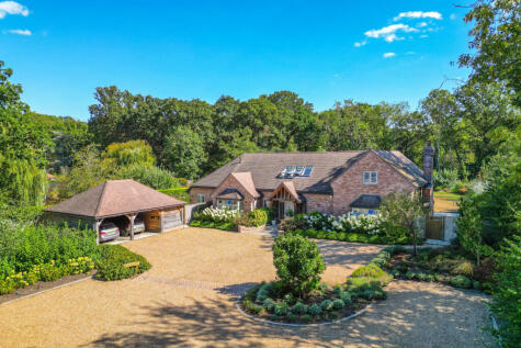 Oakwood Drive, East Horsley, KT24