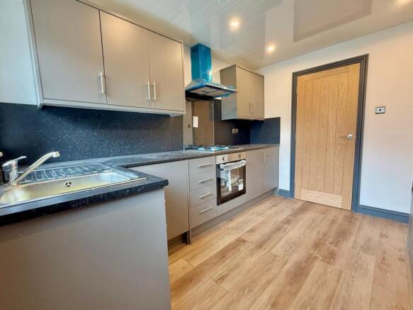 4 bed Detached to rent Image 12