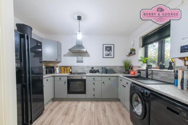 KITCHEN / DINER