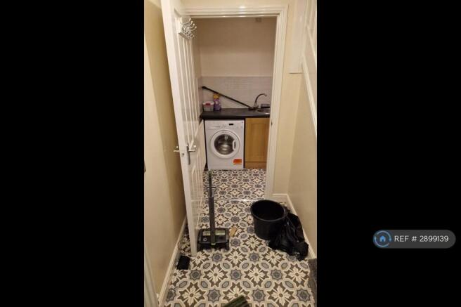 5 bed Detached to rent Image 7