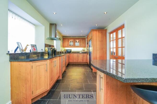 5 bed Detached for sale Image 6