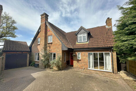 Pennington Close, Pennington, Lymington, Hampshire, SO41