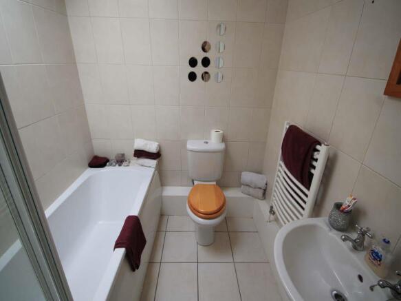 BATHROOM/ W.C.