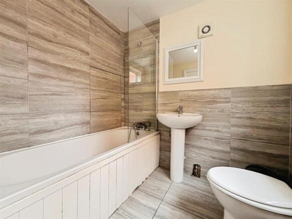3 bed Terraced for sale Image 9