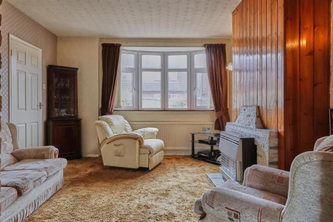 Lounge to front