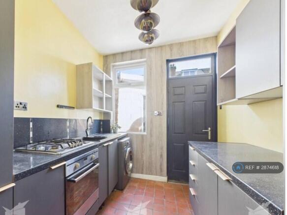3 bed Semi-Detached to rent Image 12