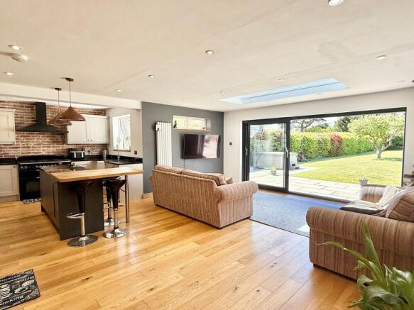 LOUNGE/KITCHEN/BREAKFAST ROOM