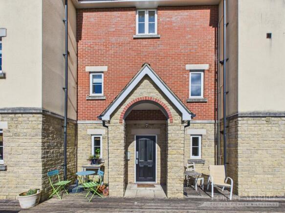 1 Bedroom Flat in BA11 1FS