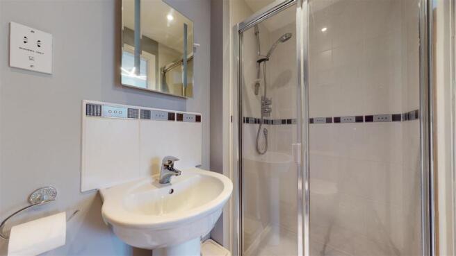 EN-SUITE SHOWER ROOM