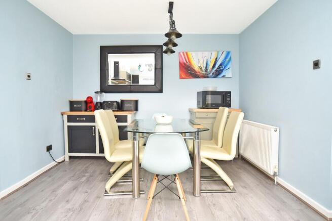 5 bed Semi-Detached for sale Image 6