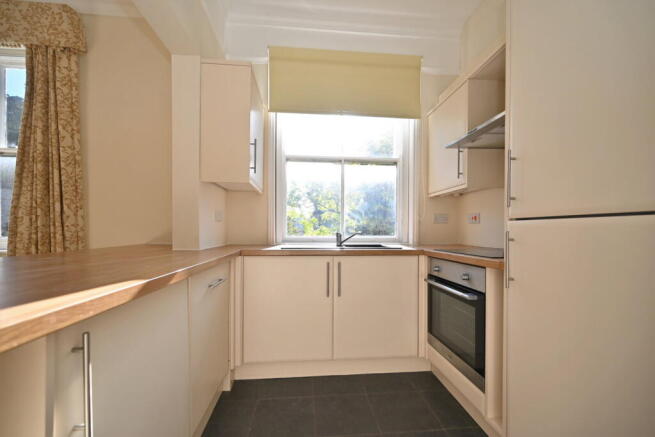 2 bed Apartment to rent Image 6
