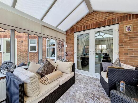 4 bed House for sale Image 5