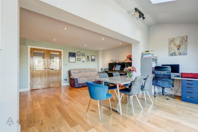 4 bed Detached for sale Image 9
