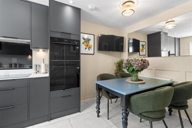 Clover Crescent, Hellingly, Hailsham photo 4