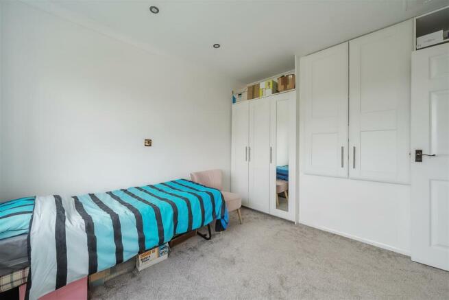 86 The Sale, Daventry