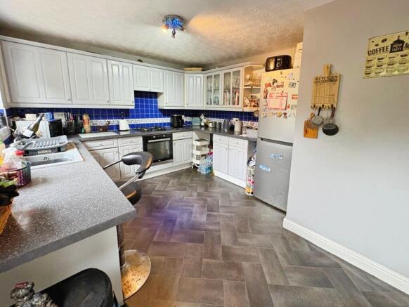 4 bed Detached for sale Image 10