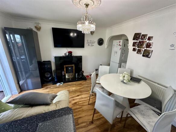 4 bed Detached for sale Image 9