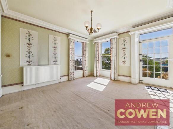 7 bed House for sale Image 12