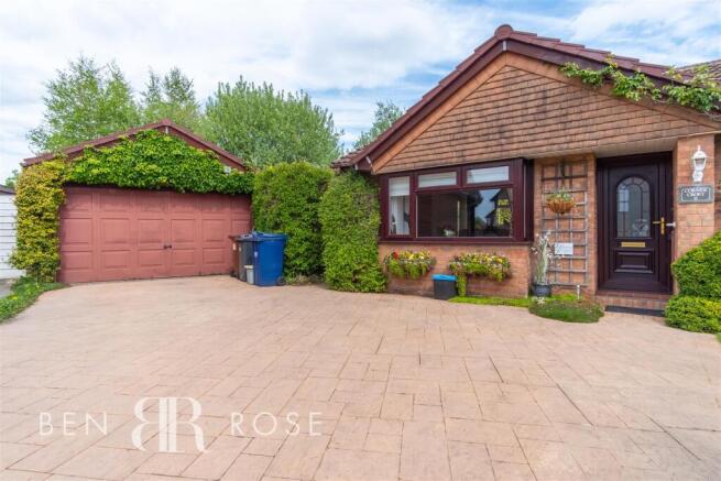 Driveway/Garage