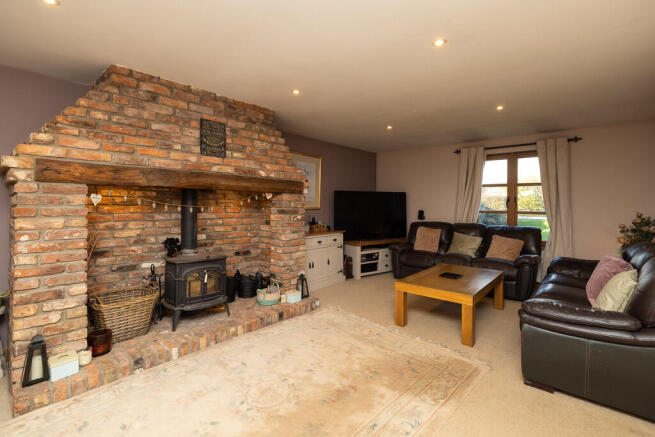 4 bed Detached for sale Image 5