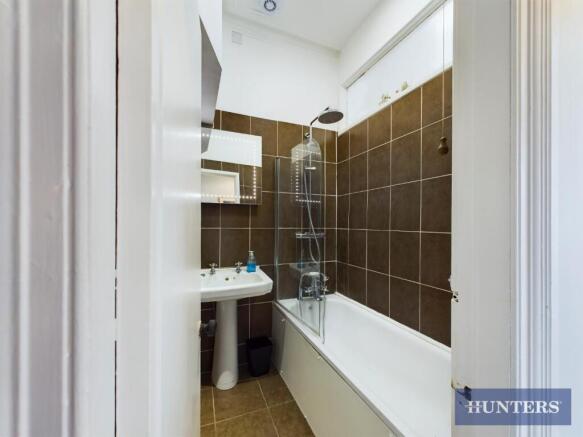 3 bed Triplex to rent Image 12
