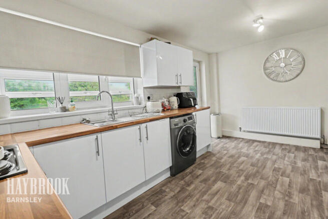 3 bed Semi-Detached for sale Image 4