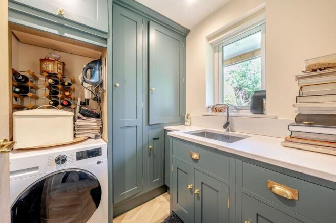 4 bed Semi-Detached to rent Image 11