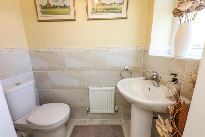 4 bed House for sale Image 11