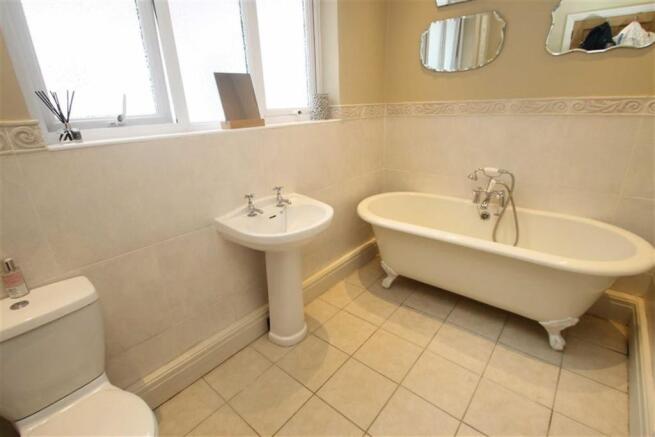 FAMILY BATHROOM