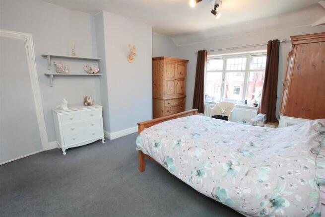BEDROOM 2