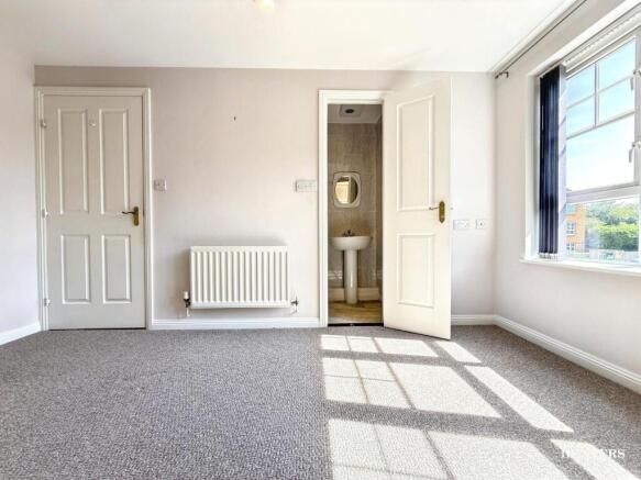 3 bed Apartment for sale Image 11