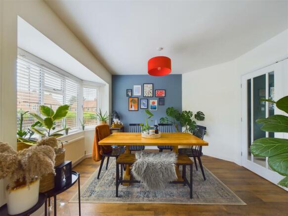 OPEN LOUNGE/DINING AREA