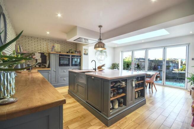 Kitchen / dining room