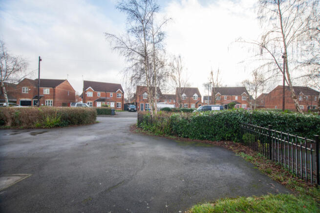 2 bed Semi-Detached to rent Image 12