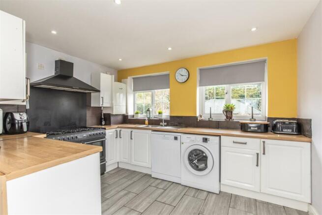 12 Birch Close-33.jpg