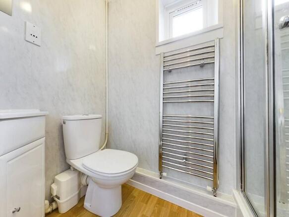 En Suite Shower Room to Bedroom 1