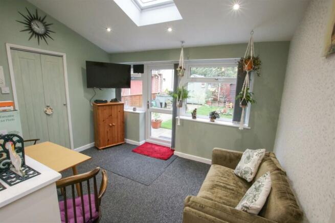 GARDEN ROOM / INFORMAL LOUNGE