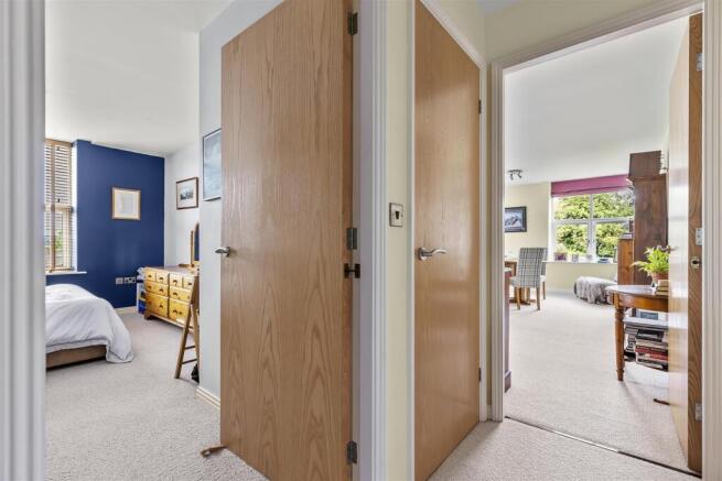 2 bed Apartment for sale Image 12