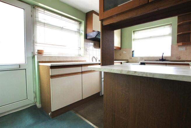 2 bed Semi-Detached Bungalow for sale Image 6