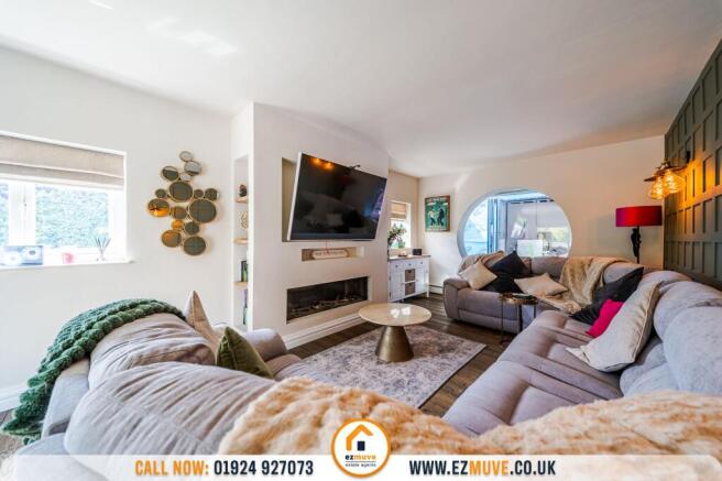 5 bed Detached for sale Image 4