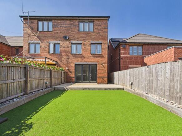 3 bed Semi-Detached for sale Image 9