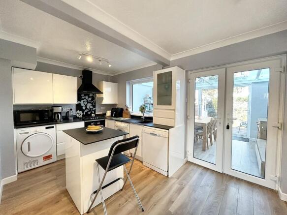 KITCHEN/BREAKFAST ROOM