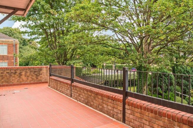 2 bed Apartment to rent Image 8
